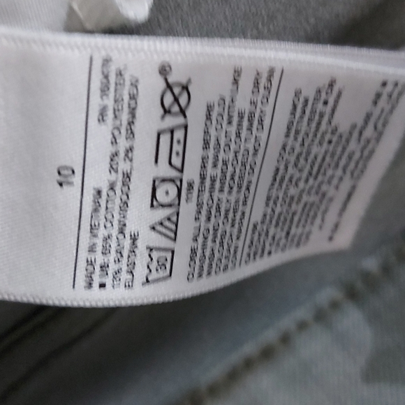 Old Navy Rockstar Super Skinny Jeans - Picture 5 of 7